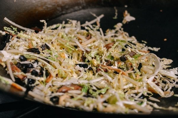Stir-frying shredded cabbage, mushrooms, and lily flowers for moo shu by cold2.fioekdjsdas.cf