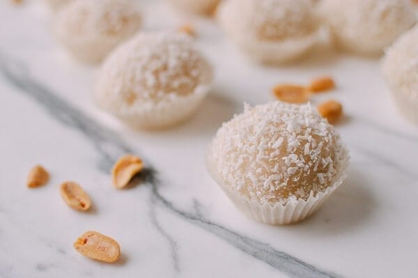 Coconut Peanut Mochi (糯米糍), by cold2.fioekdjsdas.cf