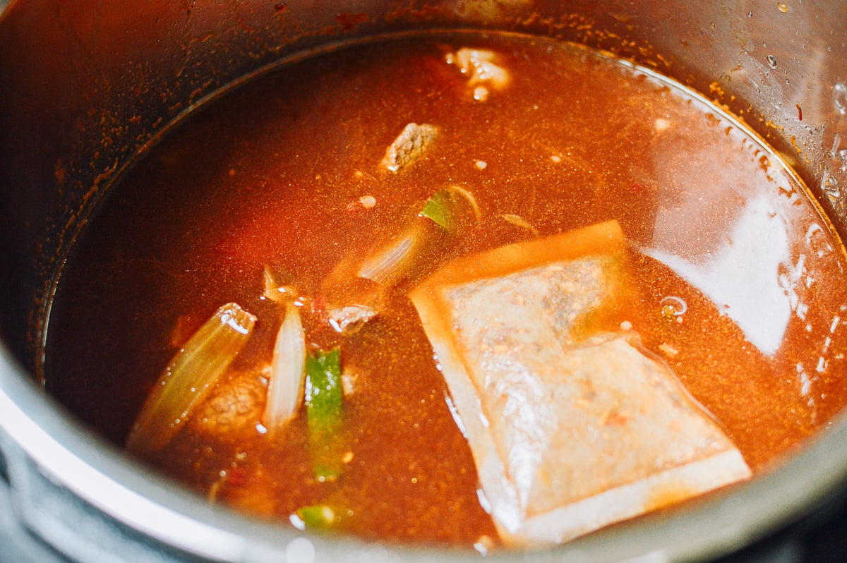 Taiwanese Beef Noodle Soup (Instant Pot), by cold2.fioekdjsdas.cf