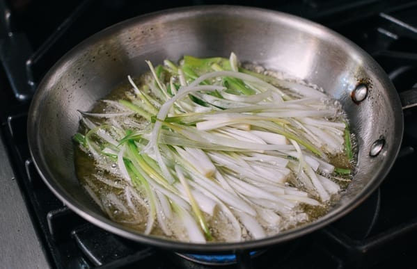 Frying scallions in oil, cold2.fioekdjsdas.cf