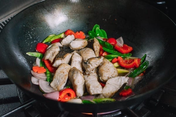 Adding fish back to wok, cold2.fioekdjsdas.cf
