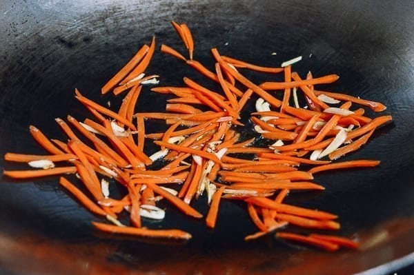 Julienned carrots in wok, cold2.fioekdjsdas.cf