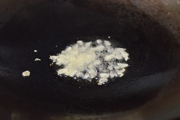 Garlic cooking in oil, cold2.fioekdjsdas.cf