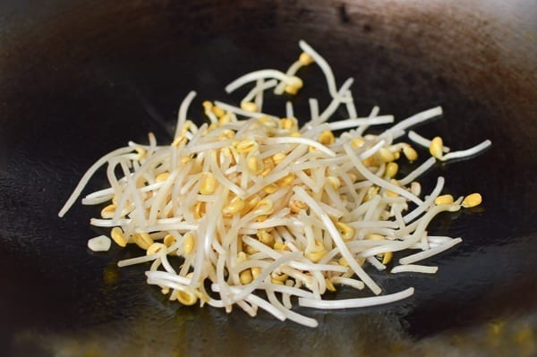 Soybean sprouts in wok, cold2.fioekdjsdas.cf
