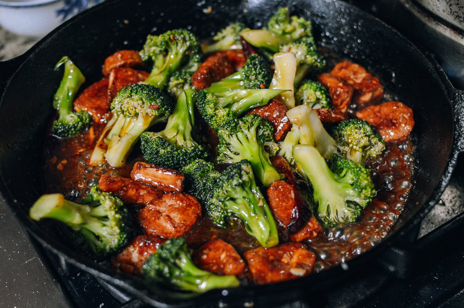 Tossing broccoli and nuggets in sauce, cold2.fioekdjsdas.cf