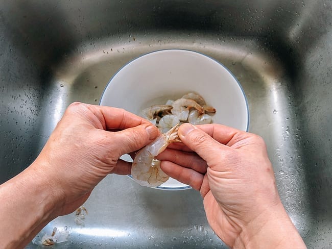Peeling shell of shrimp tail meat, cold2.fioekdjsdas.cf