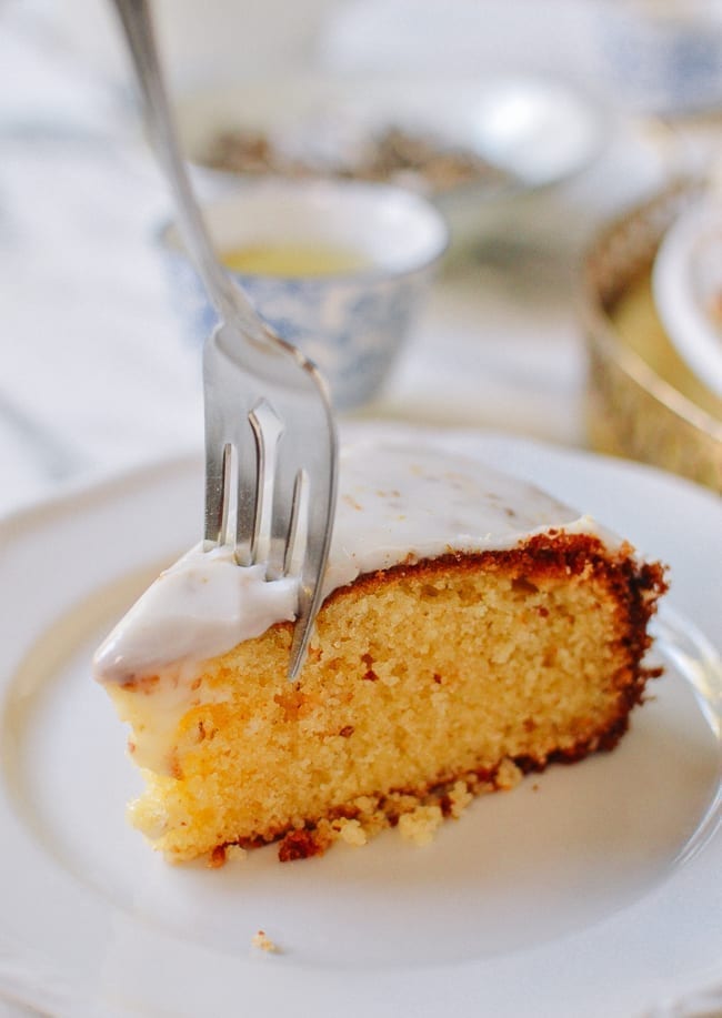 Fork cutting through osmanthus cake slice, cold2.fioekdjsdas.cf