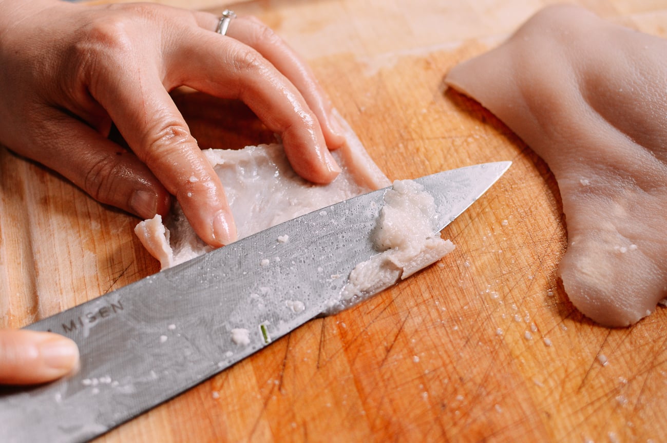 Scraping fat off of blanched pork skin, cold2.fioekdjsdas.cf