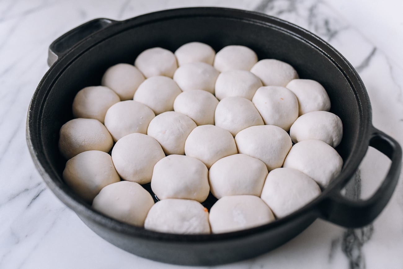 Buns arranged in pan, cold2.fioekdjsdas.cf