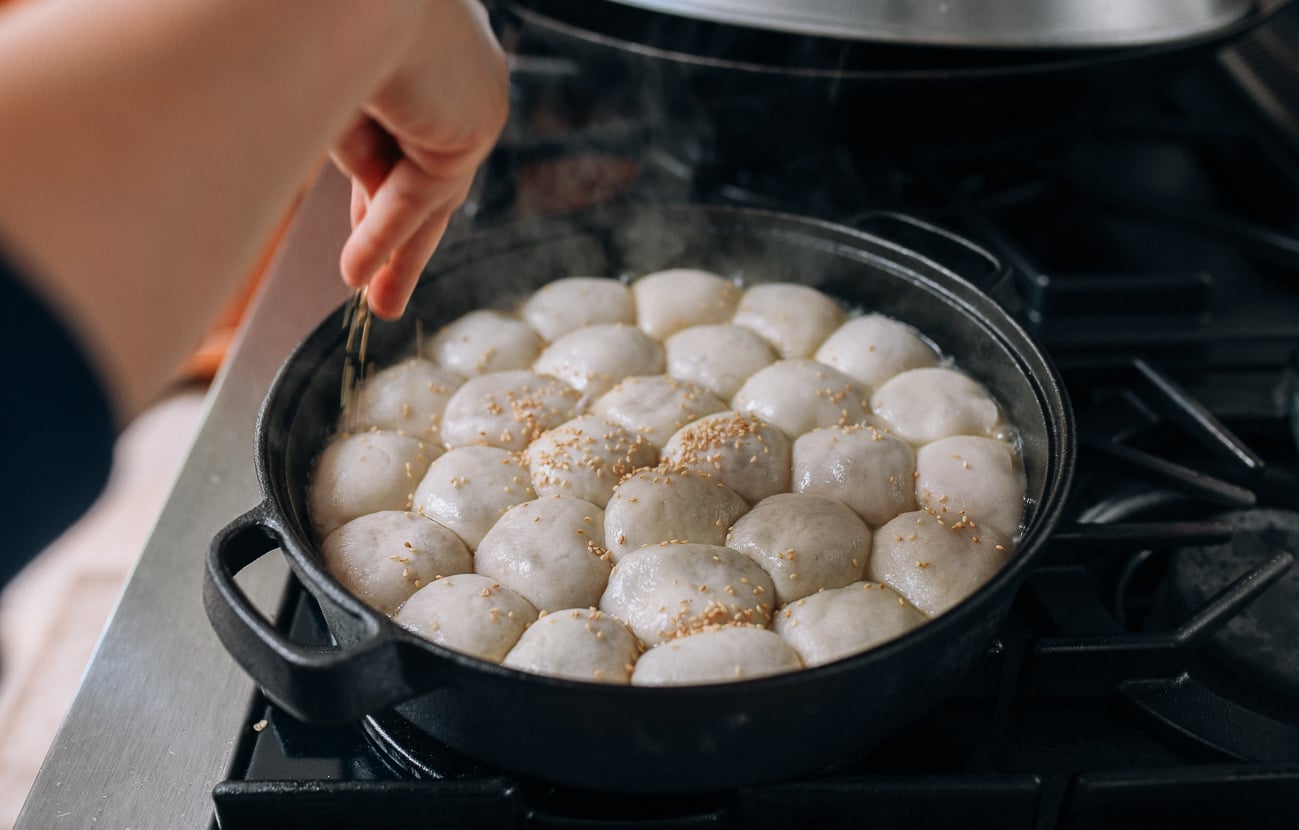 Sprinkling buns with sesame seeds, cold2.fioekdjsdas.cf